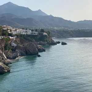 https://apartamento-terraza-al-mar-nerja.hotelsinnerja.org